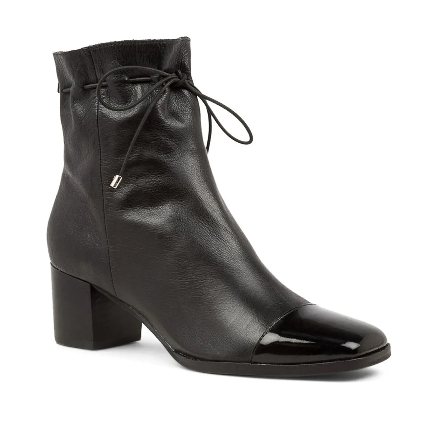 Django and Juliette Women's Valina in Black